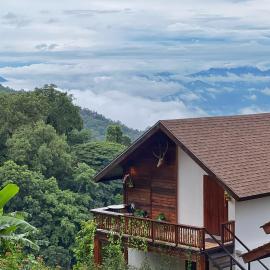 Baan Nhuer Mek บ้านเหนือเมฆ Coffee and Desk on the Cloud, hotel a Ban Pang Klang