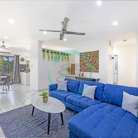 Zen by the Coast: 2-BR Cozy Retreat Near Uni/Shops, hotel a Casuarina