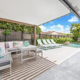 Flamingo Beach Escape -5 Bedrooms- Htd Pool, Game Room, Baby Items , BBQ