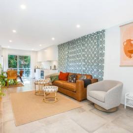 Walk to Beach Escape @ Cronulla - 2Bdrm- Parking