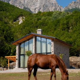 Villa Ujëvara e vogël, Hotel in Theth