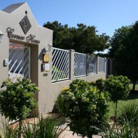 Corner House Accommodation, hotel in Summerstrand
