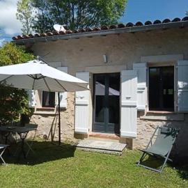 Maison en pierre restaurée avec jardin, hotel v destinaci Auch