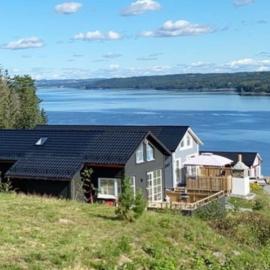 Lovely home by Glomma river!, Hotel in Vidnes