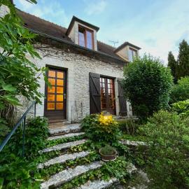 Belle maison en pierre, grand jardin au calme