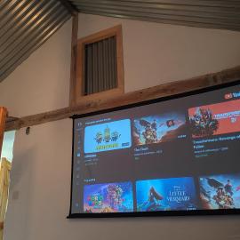 The Bothy near Tenby, Big Projector Screen, Four-poster bed, on-site HOT TUB access via Spa Pack, hotel v destinaci Tenby