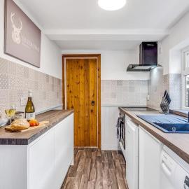 Comfortable 3 Bedroom Gem with 2 Bathrooms Perfect for Groups