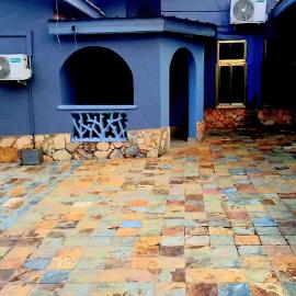 Wadesville: Ashalebotwe şehrinde bir otel