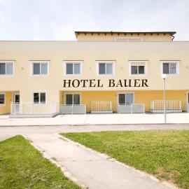 Hotel Bauer, hotel a Rauchenwarth