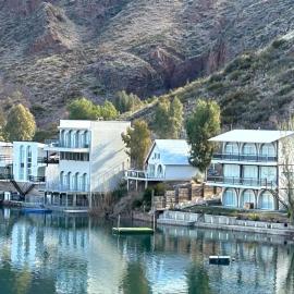 Casa en Los Reyunos, Ubicación perfecta Frente al lago, מלון בסן רפאל