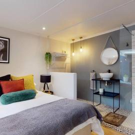Sixty-Five: Stylish guest suite, hotell i Walmer