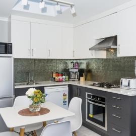 Albany Modern Private 2 bedroom 2 bathroom with Full Kitchen Netflix