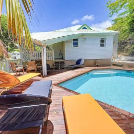 Villa Bulle clothing optional around the prival pool, hotel in Orient Bay