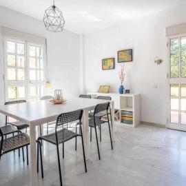 Casa Juan Sebastian Elcano، فندق في Gelves
