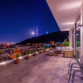 Entire House - Cityscape Retreat: The View