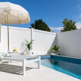 Yamba Beachside Escape - oceanstays, hotel u gradu Jamba