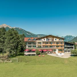 Hotel Föhrenhof، فندق في شتانزاخ