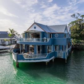 Bay of Islands Apartment On The Water- The Bridge, hotel din Opua