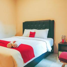 RedDoorz Syariah near Lippo Plaza Sidoarjo, hotel u gradu Sidoarjo