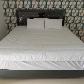 Penginapan Lamban Queens Kamar Double Bed Lantai Bawah, hotel a Kalianda