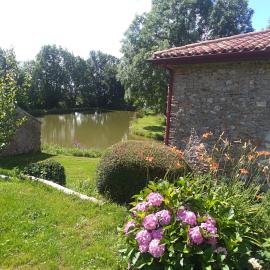 La Petite Maison dans la Prairie, hótel í Scillé