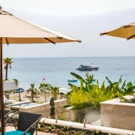 Drymades Inn Resort, hotel em Dhërmi