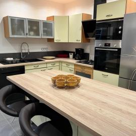 Le Lys, hotel u gradu 'Lassay'