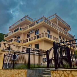 Khidikari Hotel, hotell sihtkohas Ambrolauri