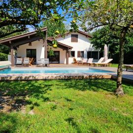 Villa 12 personnes proche oécan, 10 vélos et 4 surf fournis, entièrement climatisée