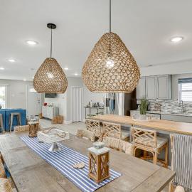 Walk to Beach + Boardwalk! Wildwood Home w/ Deck, hotel a Wildwood