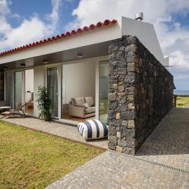 ENTRE MUROS - Turismo Rural - Casas com jardim e acesso direto ao mar, hotel in Ribeira Grande