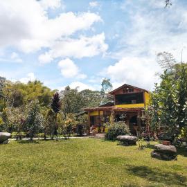 Senz Chalet Riverside - Mindo, hôtel à Mindo