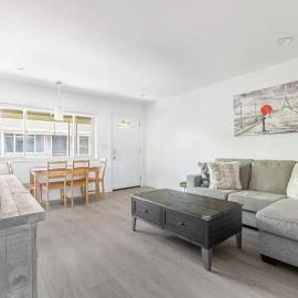 2BR APT with Brand new super quite AC, Washer, Dryer, Free EV Station, Free Parking in Cupertino, hotel a Sunnyvale