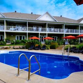 Superbe condo - Navette de Ski Gratuite #202, hotel em Bromont
