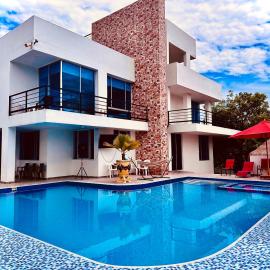 Villa campestre Casa Blanca Full House, hotel in Agua de Dios