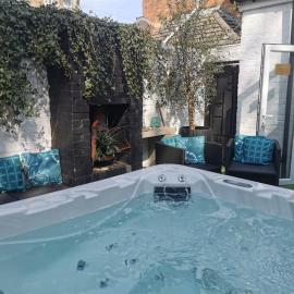 Bournemouth Beach Boutique with Hot Tub - Close to Beach and Town Centre