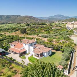 The White Villa, hotel em Tortolì