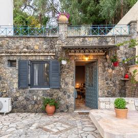 Harmony Garden Suite near Corfu Town, Hotel in Mantoúkion