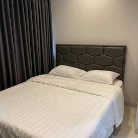 Luxe 1-Bedroom Haven with Ocean View on the 5th Floor of Kalani Tower, отель в городе Нонгса