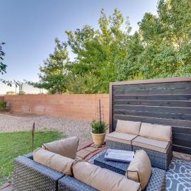 Chic New Mexico Retreat w/ Patio, Grill & Fire Pit, hotel a Los Lunas