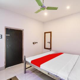 Hotel O Mango Leaf Hotel & Restaurant, מלון בBaharampur