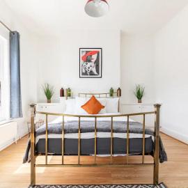 Large, Bright and Spacious 3 Bed Flat in London, отель в Лондоне