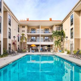 Hampton Inn & Suites Orlando-East UCF، فندق في أورلاندو