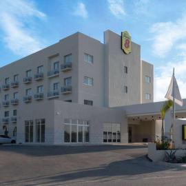 Super 8 by Wyndham Manzanillo โรงแรมในPepillo Salcedo