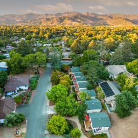 Aurora Park Cottages、カリストガのホテル