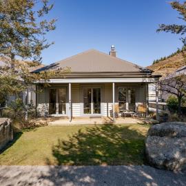 Gold Rush Chalet - Cardrona Holiday Home – hotel w mieście Cardrona