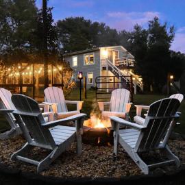Hot Tub - Fire Pit - Fast Wi-Fi - Pet Friendly - Wine Country Escape, hôtel à Boyce
