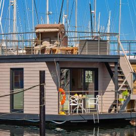 Hausboot - Svanehus, hotel in Heiligenhafen
