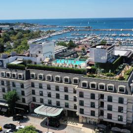 Wyndham Grand Istanbul Kalamış Marina Hotel, hotel a Istanbul