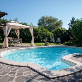 Villa Schatz con Piscina privata, hotel u gradu Settala